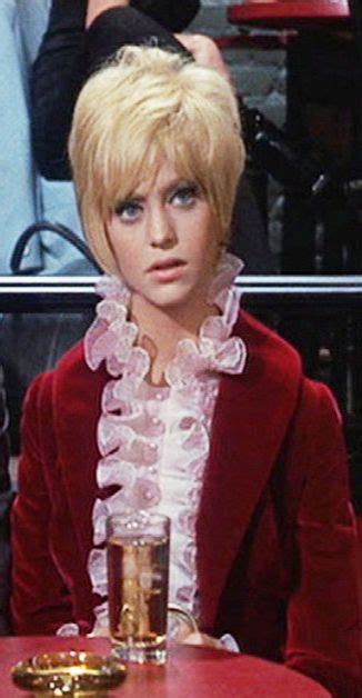 goldie hawn in cactus flower mini skirts and mini suits goldie hawn flower costume movie