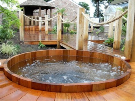 Maybe you would like to learn more about one of these? Entspannende Badewanne im Garten genießen