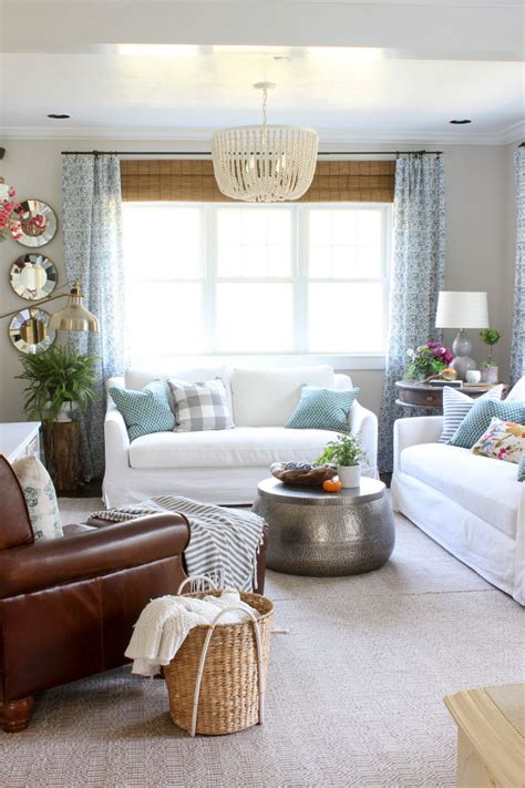 These family room decorating ideas deliver on all fronts, providing quick inspiration to finally get off the couch—and make a refreshing change. Instagram Fall Decorating Ideas - Home Bunch Interior ...