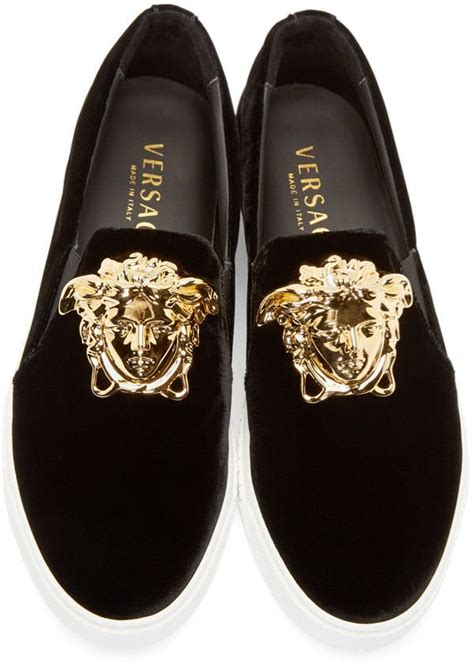 These new versace men's shoes feature a black buffed leather upper with some nice gold details throughout. Versace Black Velvet Medusa Sneakers Walk around the house with Or maybe the yacht ... | Versace ...