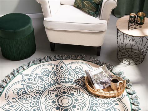 Es stehen 3719 grün gestreifter teppich auf etsy zum verkauf, und sie kosten im durchschnitt 79,69 €. Teppich Baumwolle beige / grün ø 120 cm Mandala-Muster ...
