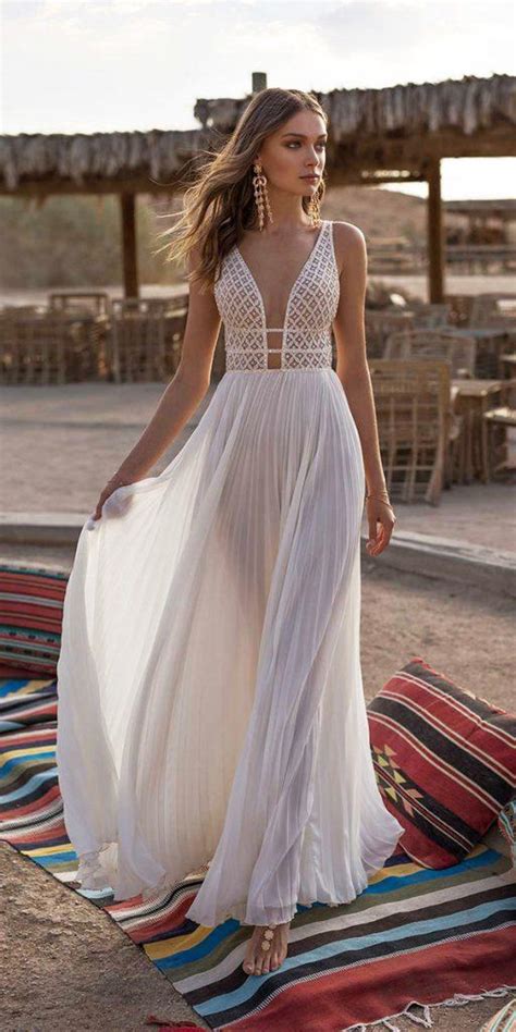 We have just make a list of such gowns. 15 Amazing Destination Wedding Dresses For Yous