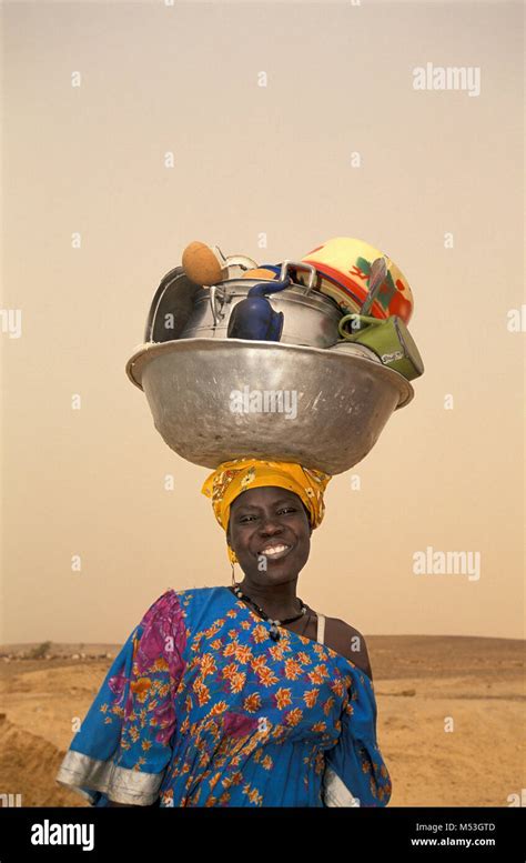 Mali Timbuktu Sahara Desert Sahel Songhai Songrai Tribe Woman