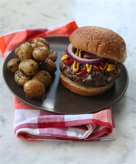 5 Meatless Burger Recipes Everyone Will Love Seriously Via Purewow