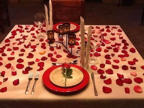 Pero la noche se torna mortal cuando llegan a la terrible. Montaje de una cena romántica en hotel Xiadani restaurante ...