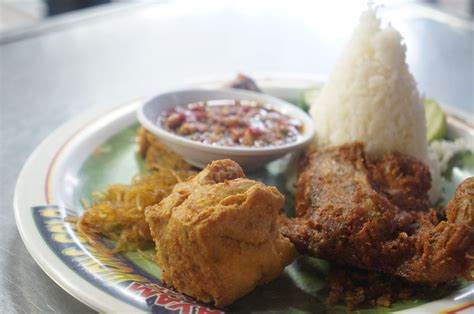 Menu favorit wong solo adalah ayam bakar, penyet dan goreng. Ayam Bakar Wong Solo, Genteng, Surabaya - Lengkap: Menu ...