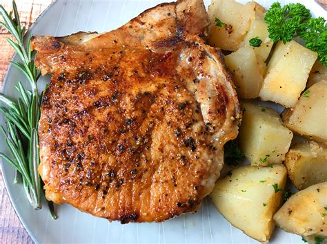 How to cook perfectly moist and juicy pork chops in your instant pot pressure cooker. Instant Pot Pork Chops - RecipeTeacher
