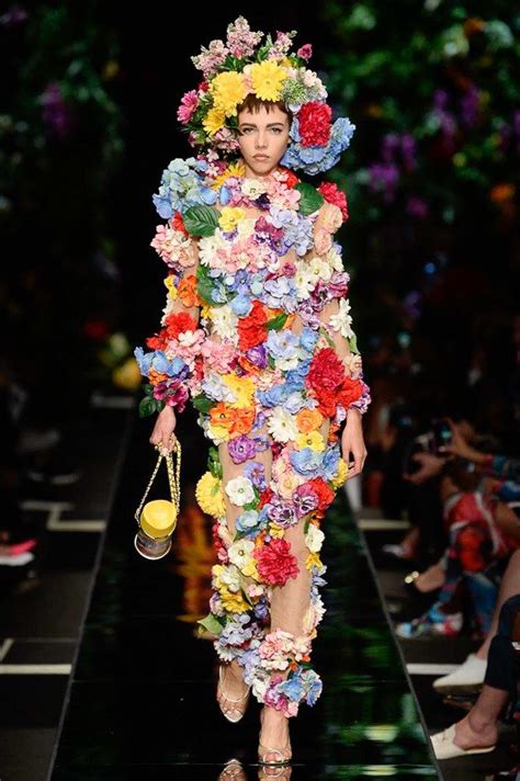 see the complete moschino spring 2018 ready to wear collection style couture couture fashion
