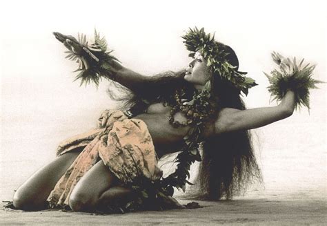 Tout Savoir Sur Le Massage Hawaien Lomi Lomi Hawaïen Danseurs De Hula Danse Polynésienne
