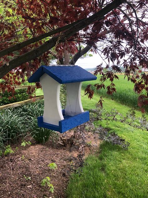 Hopper Style Bird Feeder Simple And Easy To Fill Made With Durable