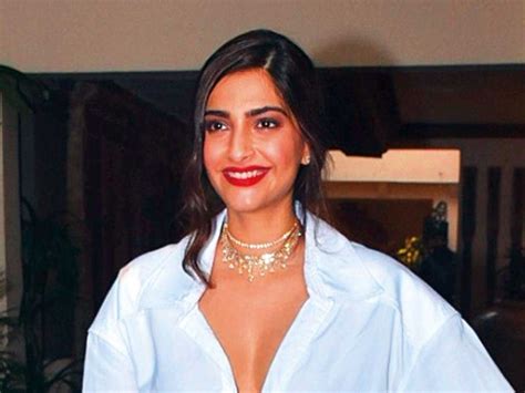 Bollywoods Sonam Kapoor Slams Rss Chief Over Divorce Comment