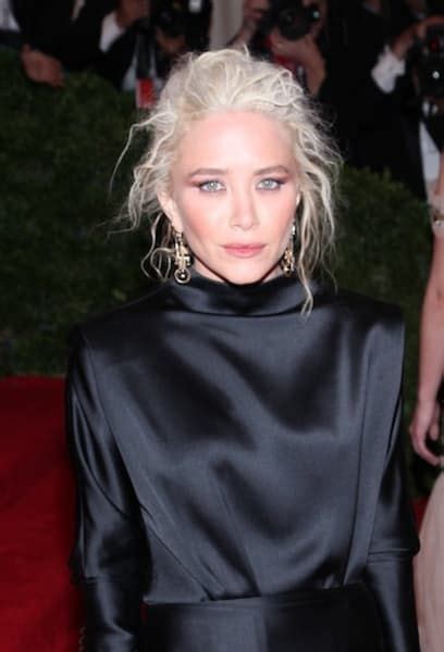 12 Women Of Hollywood Who Own Their Grey Hair Grey Hair Celebrities