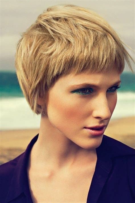 20 short haircuts for thick hair and round faces. 20 Stylish Short Hairstyles for Women with Thick Hair ...