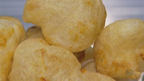 Seis meses depois, o pão de queijo vira uma febre e o paulistano adquire o hábito de comer pão de queijo quentinho. No dia do pão de queijo, aprenda uma receita prática de ...