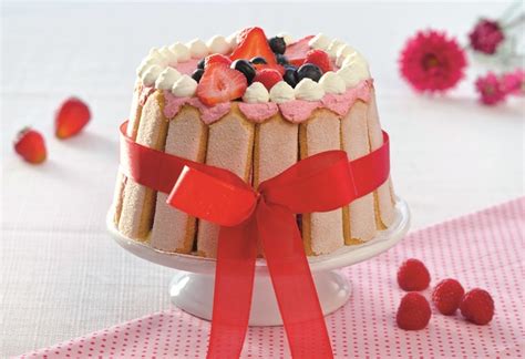 You can also vary the. Easy Mother's Day cake recipe - A small raspberry Charlotte for mommy