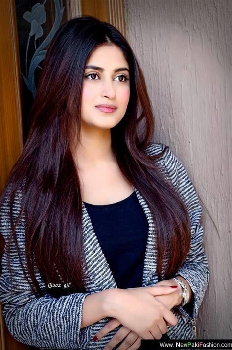 Sajal Ali Straight Hairstyles Medium Women Pakistani Actress