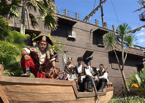 Karakternya menginspirasi lahirnya tokoh kapten jack sparrow. Ini 3 Spot Foto Keren Dunia Bajak Laut di Jogja Bay