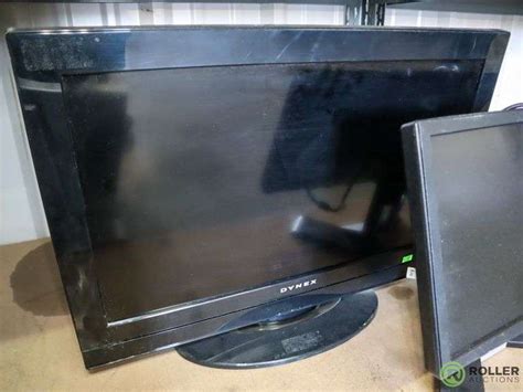 2 Dell And Dynex Flat Screen Computer Monitors Roller Auctions