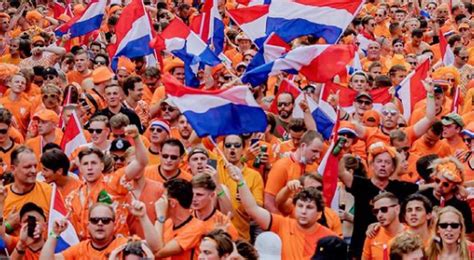 why do the netherlands wear orange if their flag s red white and blue