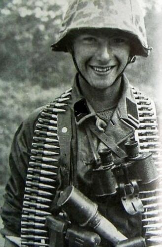 Ww2 Wwii Photo World War Two German Soldier With Machine Gun Ammo Ebay