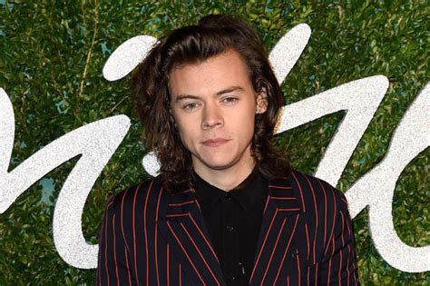 Harry Styles Keeps His Skin Clear With £325 Sheep Placenta Facials