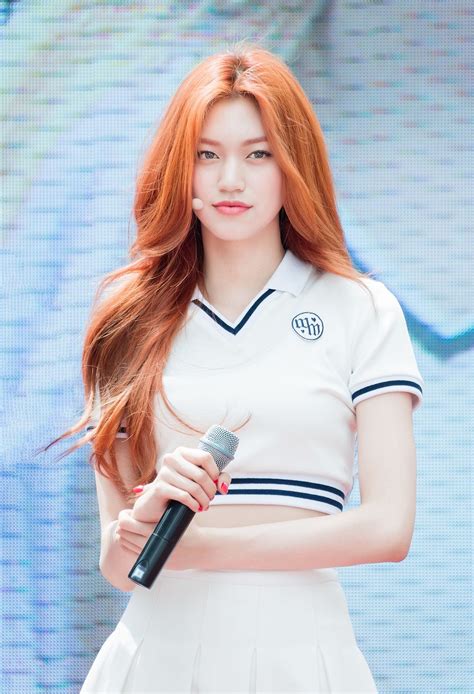 ปักพินโดย 𝙺𝚒𝚜𝚜𝚎𝚍 𝚋𝚢 𝚝𝚑𝚎 𝚖𝚘 ใน Doyeon Gf Material ผมสีสวย ผม