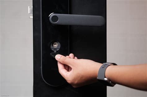 Trên tay ổ khoá cửa thông minh Aqara N100 Zigbee Edition