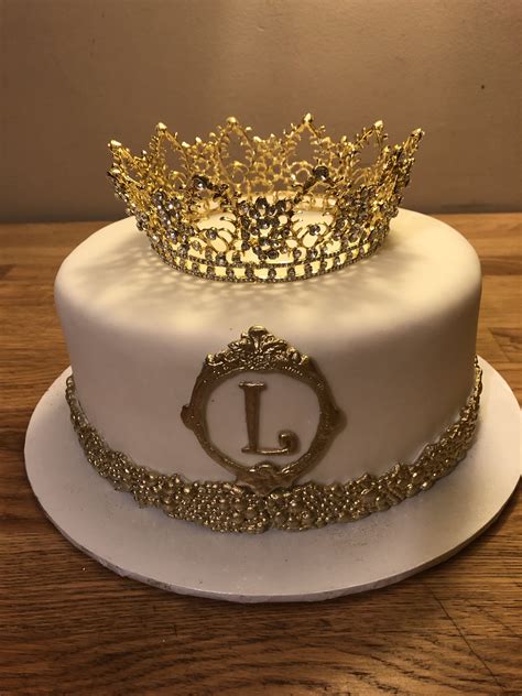 Queen Theme Bday Cake Vanilla Sponge Cake Wbuttercream Filling