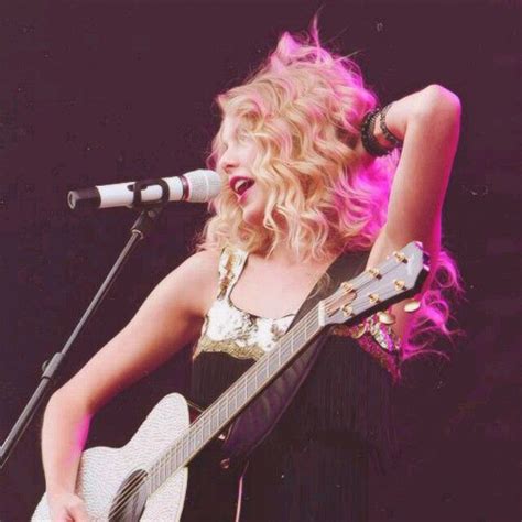 Fearless (taylor's version), fifteen (taylor's version), love story (taylor's version). LarrietaH: "Ayer en la comida... mentiria." - ♫ I'd Lie ...