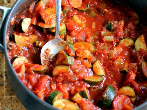 Homemade Arrabbiata Sauce with Zucchini {the only tomato ...