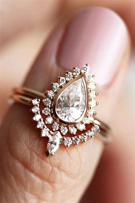 21 Stunning Pear Shaped Engagement Rings Oh So Perfect Proposal