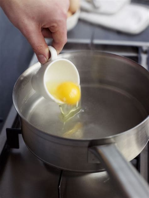 How To Poach An Egg Frying Pan Whodoto