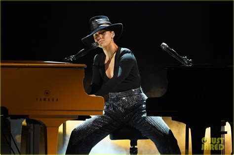 Alicia Keys Plays Songs She Wishes She Wrote On Two Pianos At Once At Grammys 2019 Video