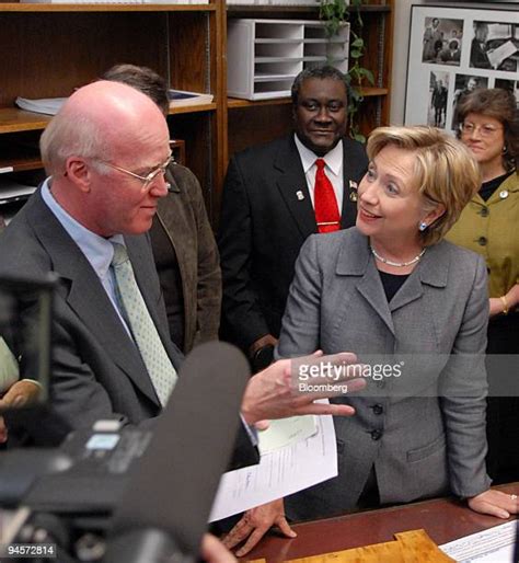 Hillary Clinton Files For The Nh Primary And Campaigns In The State Photos And Premium High Res