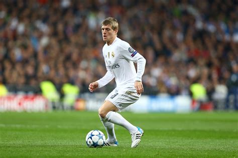 Toni Kroos Con El Real Madrid En Champions Defensa Central