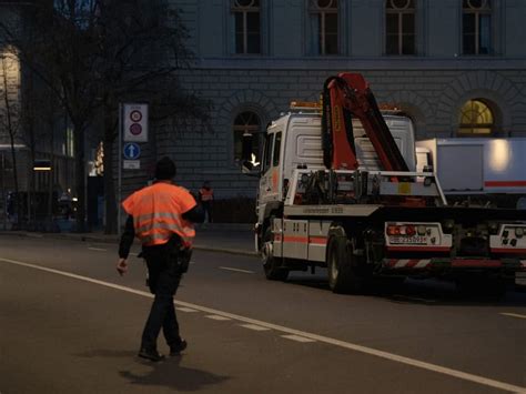 Massnahmen Aufgehoben Polizeieinsatz In Bern Kein Sprengstoff Fund Im Auto News Srf