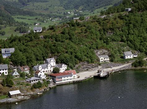 The municipality encompasses most of the island of osterøy. Haus, Osterøy - Marcus