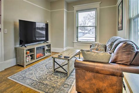 Charming Bloomington Apt w/ Walkable Location - Home Rental in Bloomington