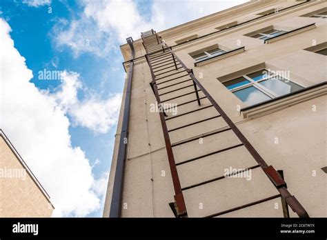 Fire Escape Ladder Hi Res Stock Photography And Images Alamy