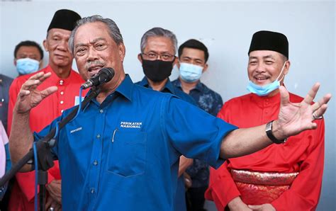 Awang nak ucapkan selamat hari lahir kepada tan sri muhyiddin yassin. Muhyiddin Minta Semua Bertenang, Keadaan Terkawal - Ini ...