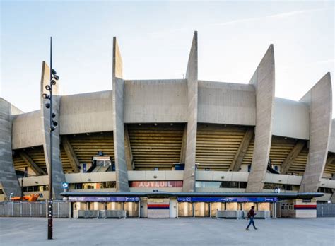 Le parc des princes, depuis sa construction en tant qu'enceinte sportive multifonctionnelle depuis 1897, a accueilli de nombreux événements sportifs majeurs, dont deux finales de l'euro de football (en 1960 et 1984), trois finales de la coupe des clubs champions européens (en 1956, 1975 et 1981), deux finales de la coupe des coupes (en 1978 et 1995) et une finale de coupe uefa en. Parc Des Princes Banque d'images et photos libres de droit ...