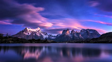 Un hermoso paisaje nocturno 79167. Montañas en lago al atardecer Fondo de pantalla 4k Ultra ...
