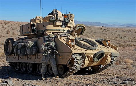 Armoured Fighting Vehicle Armored Personnel Carrier M2 Bradley