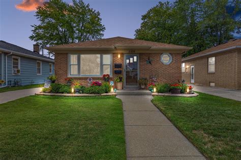 2329 Dwight St, Racine, WI 53403 - MLS 1761774 - Coldwell Banker