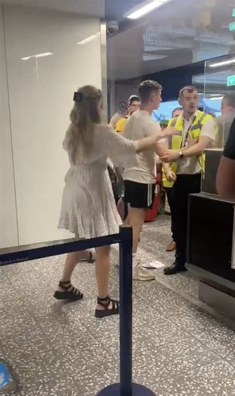Angry EasyJet Passenger Shoves Girlfriend Out The Way Before Punching
