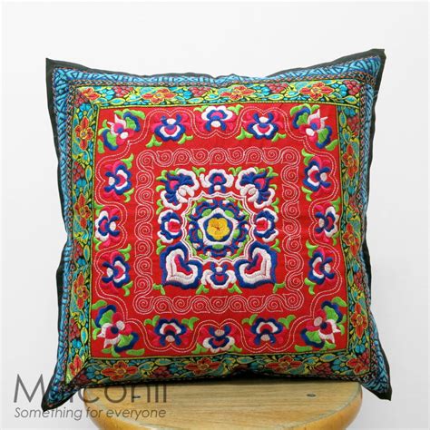Créer à partir de modèles. Embroidered Cushion Cover Kaleidoscope Red Floral Pattern ...