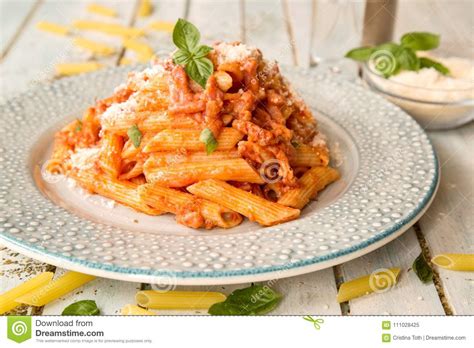 Entdecke rezepte, einrichtungsideen, stilinterpretationen und andere ideen zum ausprobieren. Patas With Tomato Sause And Sour Cream / Lemon Garlic Sour ...