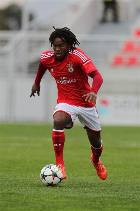 They claim that several clubs in italy would like to sign renato sanches but he 'destined' for a liverpool transfer. Is Renato Sanches Not Telling Bayern Munich Something?
