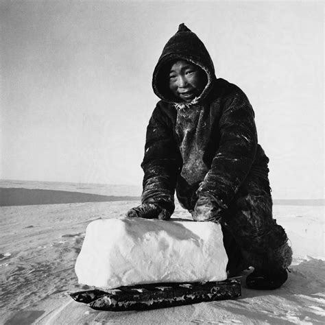 25 Amazing Vintage Photographs That Capture Everyday Life Of Inuit