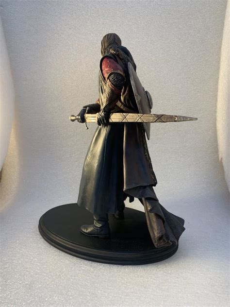 Lord Of The Rings Boromir Polystone Statue Displayed Sideshow Ebay